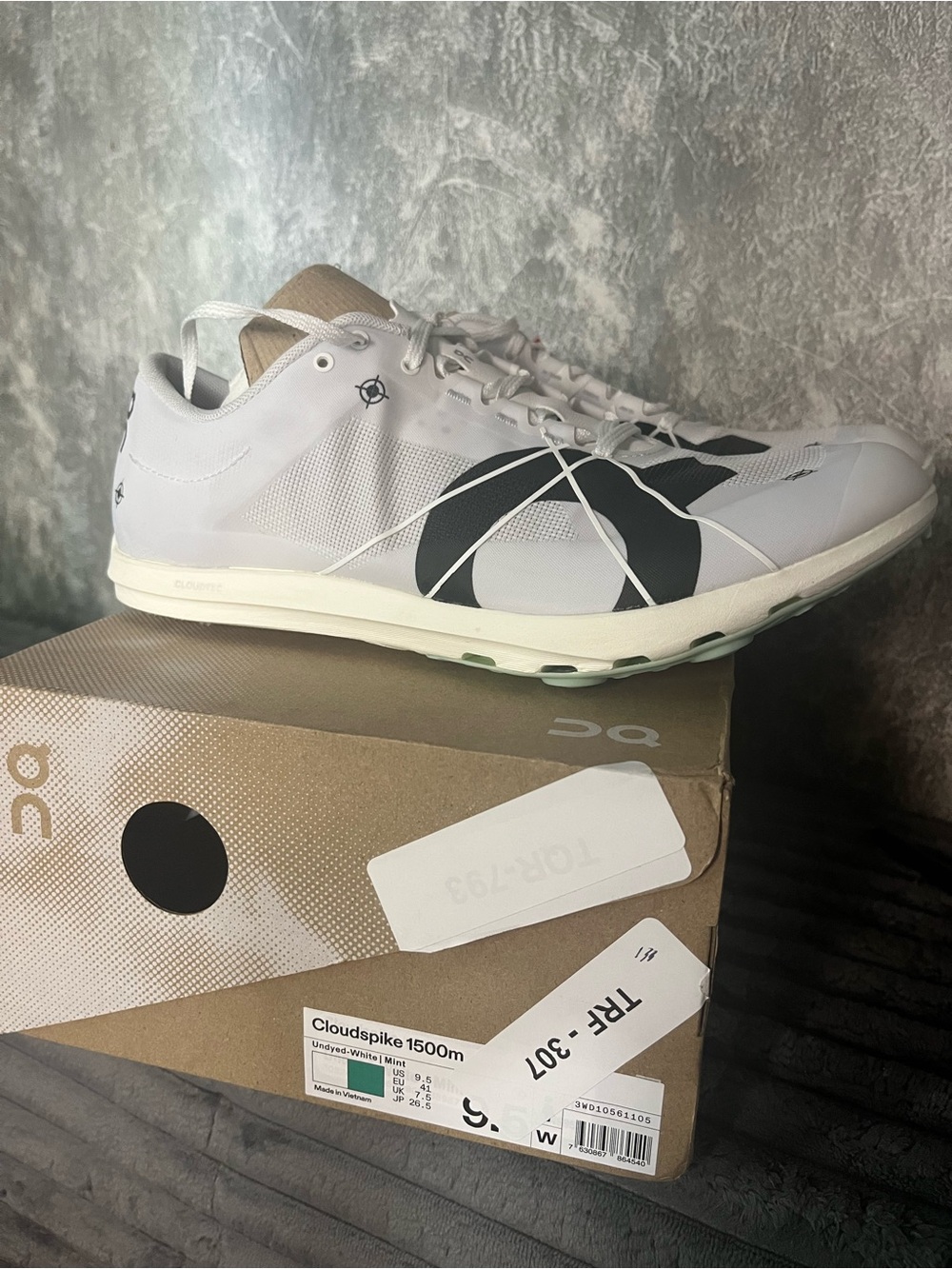 On Cloudspike Women's White Athletic Racing Shoe with Black Accents 9.5 new